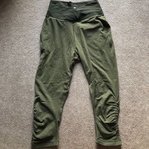 Lululemon athletic crops!